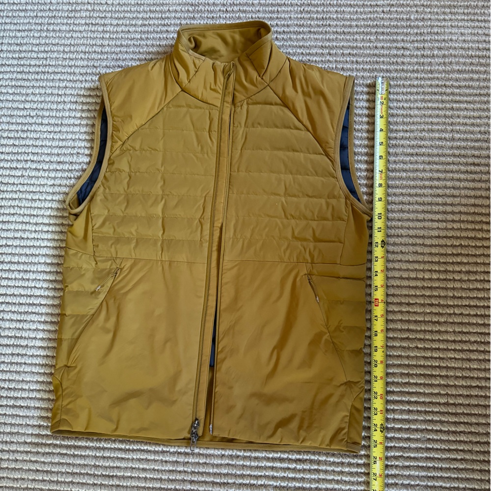 Lululemon Down alternative nylon shell nylon fill. Mustard color Men’s Size M